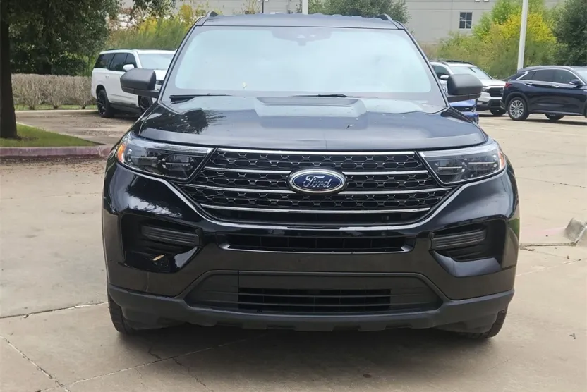 2022 Ford Explorer XLT photo 1