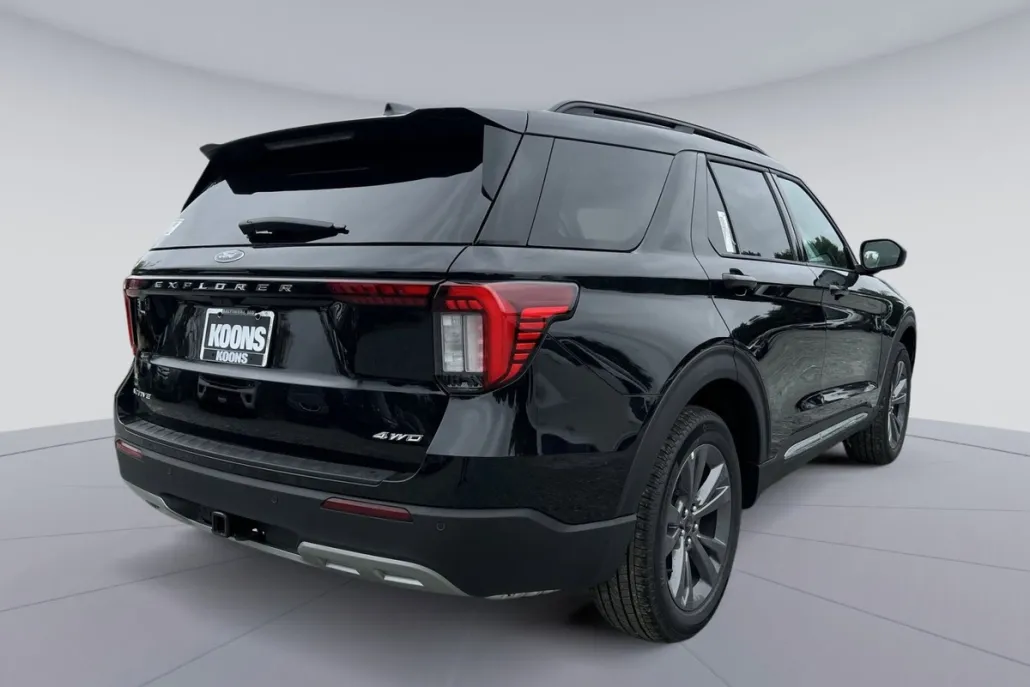 2025 Ford Explorer photo 1