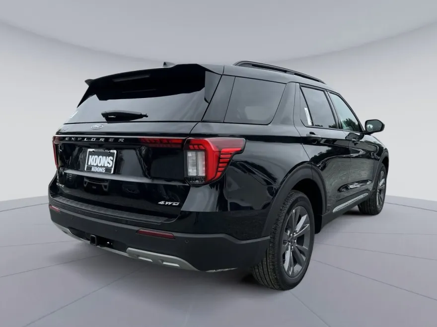 2025 Ford Explorer photo 1