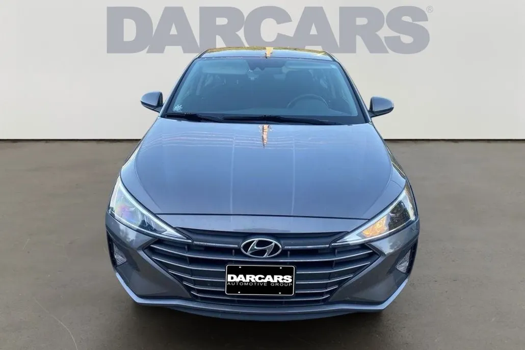 2020 Hyundai Elantra SEL photo 1