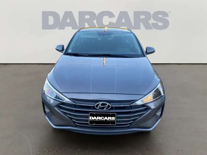 2020 Hyundai Elantra SEL photo 1