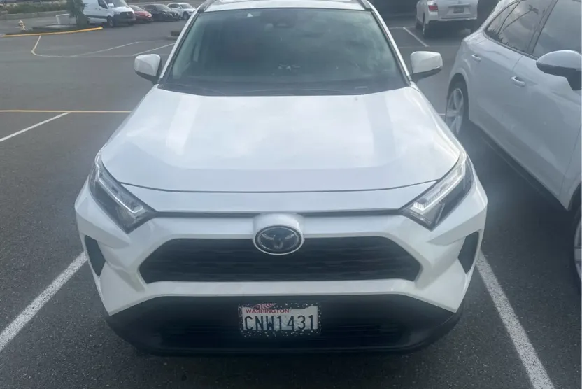2024 Toyota RAV4 Hybrid XLE photo 1