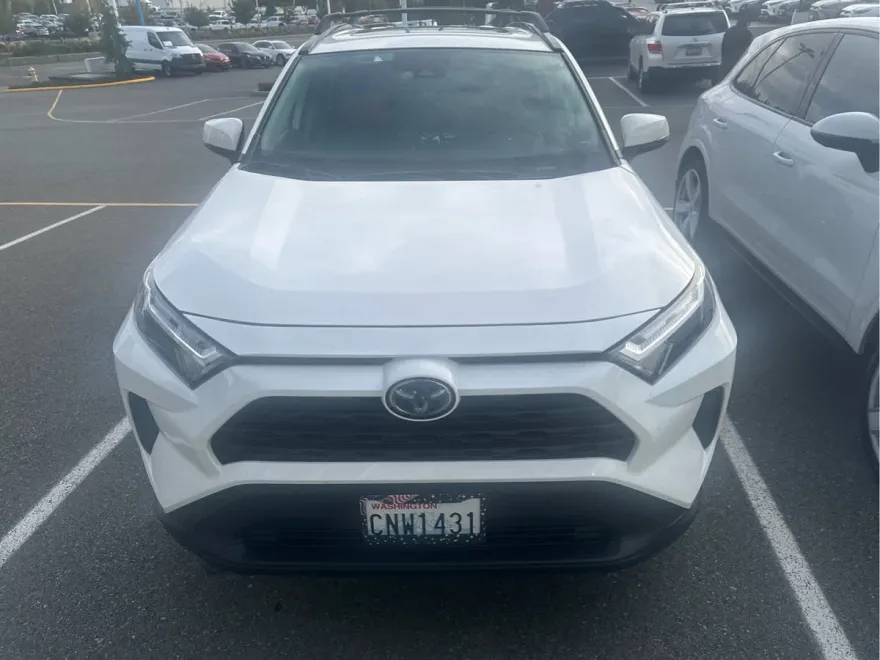 2024 Toyota RAV4 Hybrid XLE photo 1