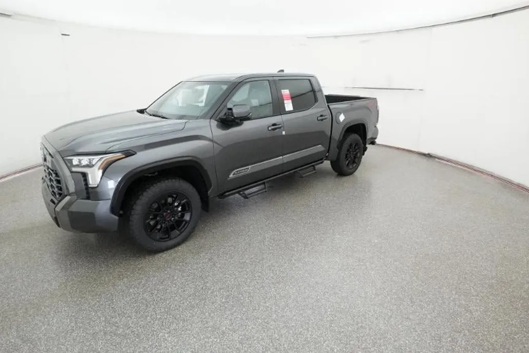 2025 Toyota Tundra Platinum photo 1