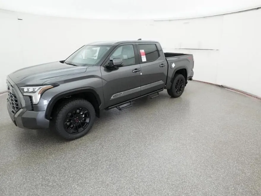 2025 Toyota Tundra Platinum photo 1