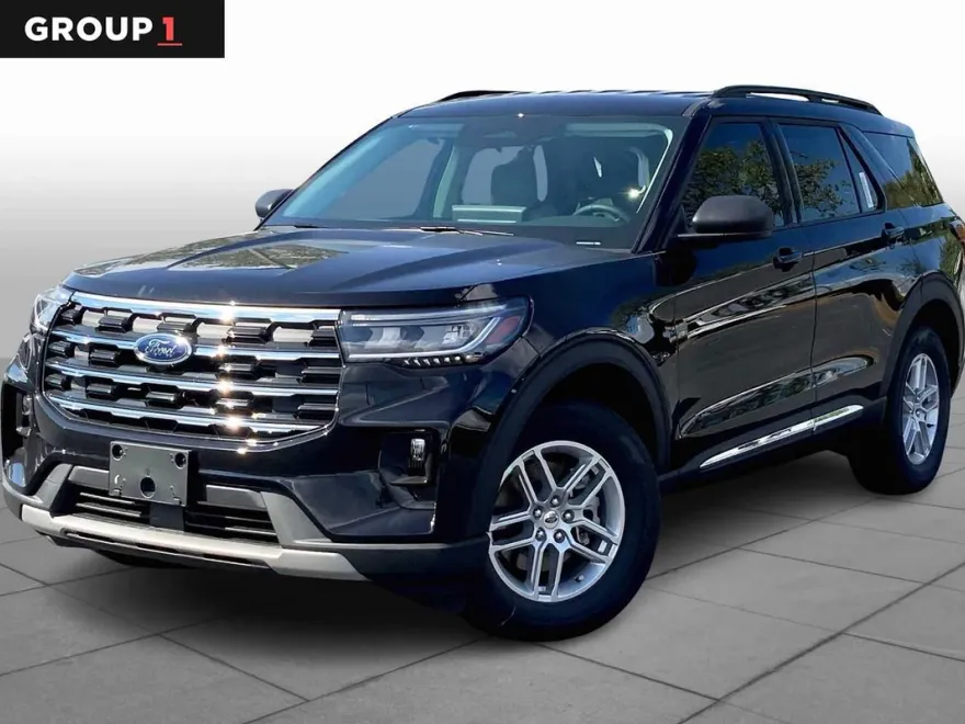 2025 Ford Explorer photo 1