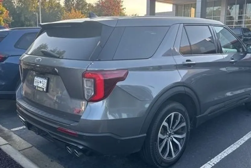 2021 Ford Explorer ST photo 1