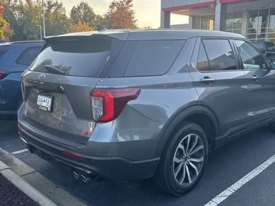 2021 Ford Explorer ST photo 1