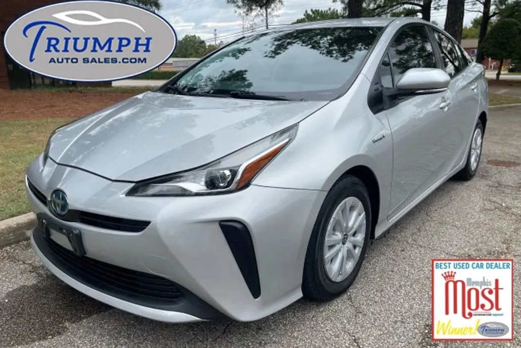 2020 Toyota Prius LE photo 1