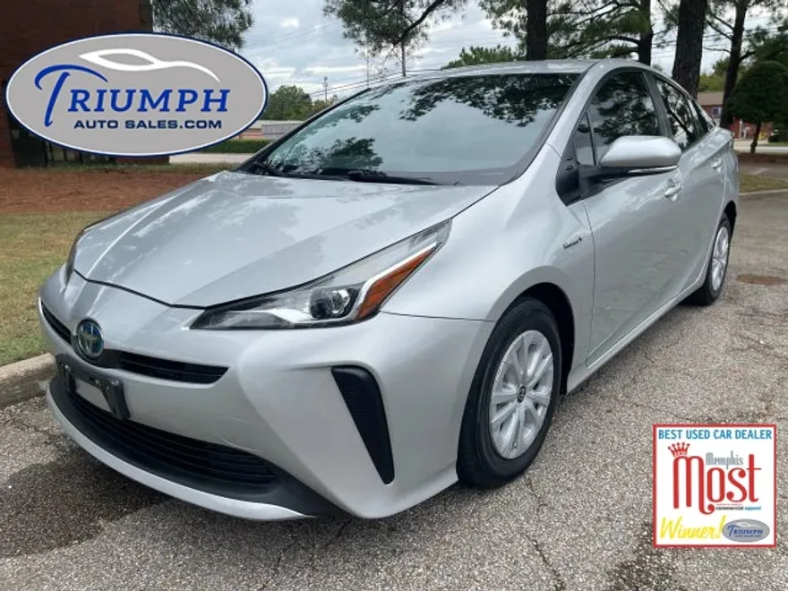2020 Toyota Prius LE photo 1