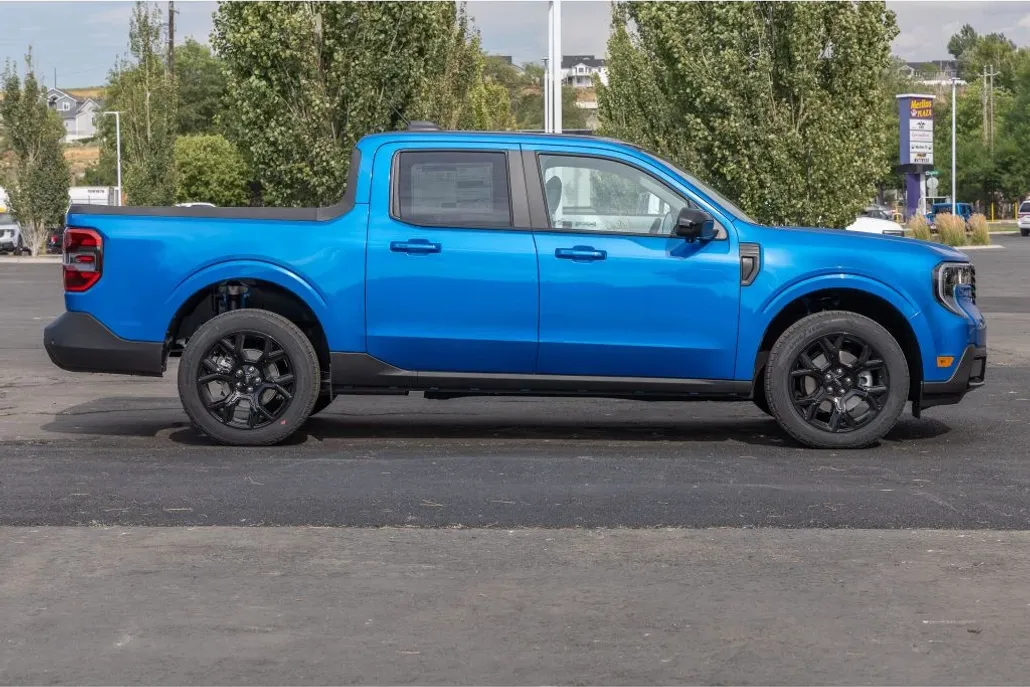 2025 Ford Maverick Lariat photo 1