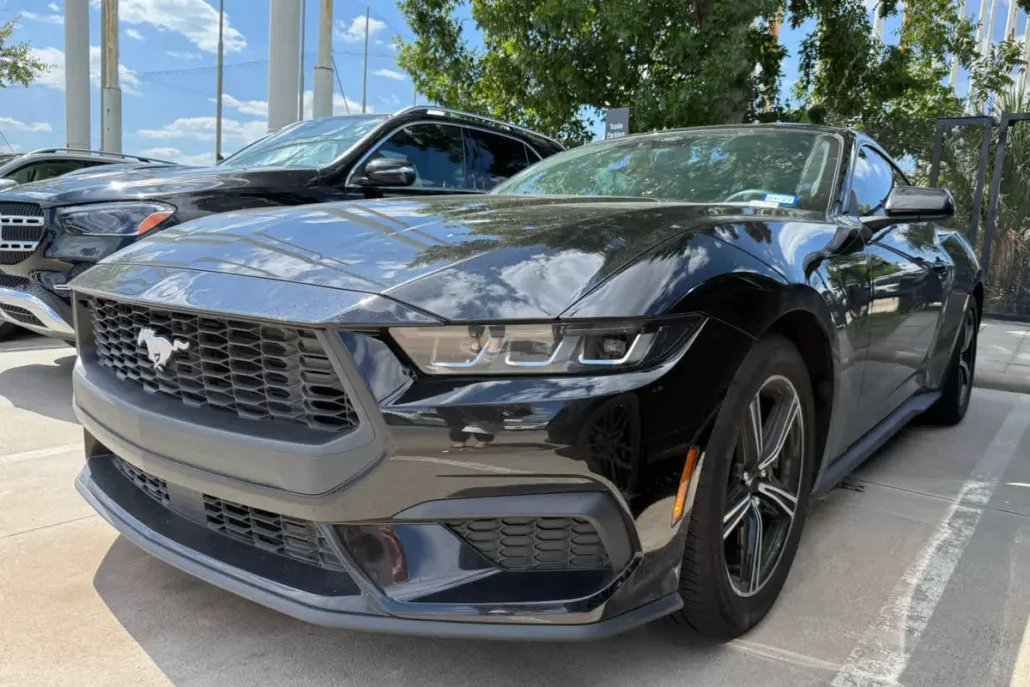 2025 Ford Mustang EcoBoost photo 1