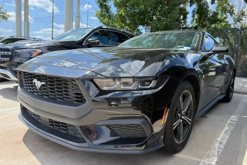 2025 Ford Mustang EcoBoost photo 1