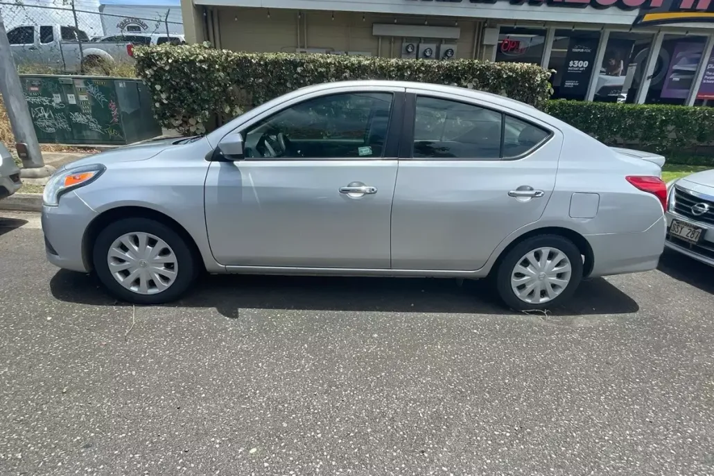 2016 Nissan Versa 1.6 SV photo 1