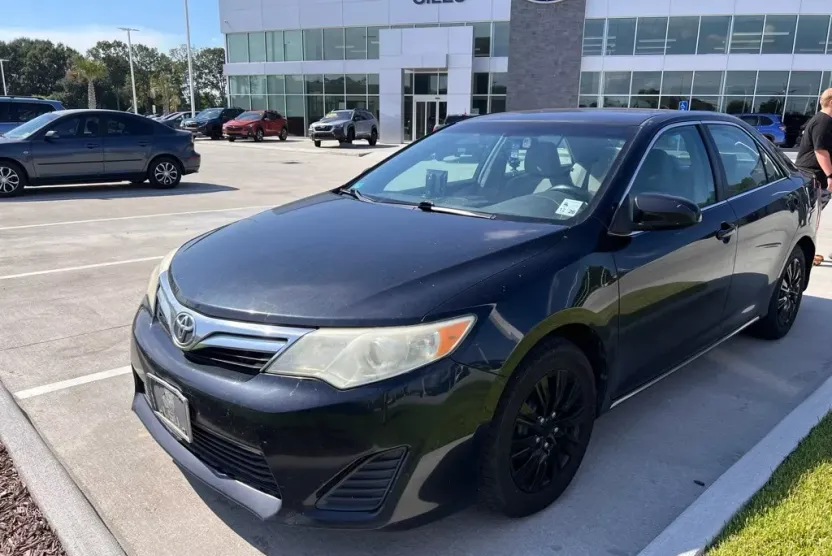 2012 Toyota Camry LE photo 1