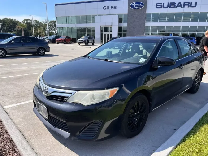 2012 Toyota Camry LE photo 1