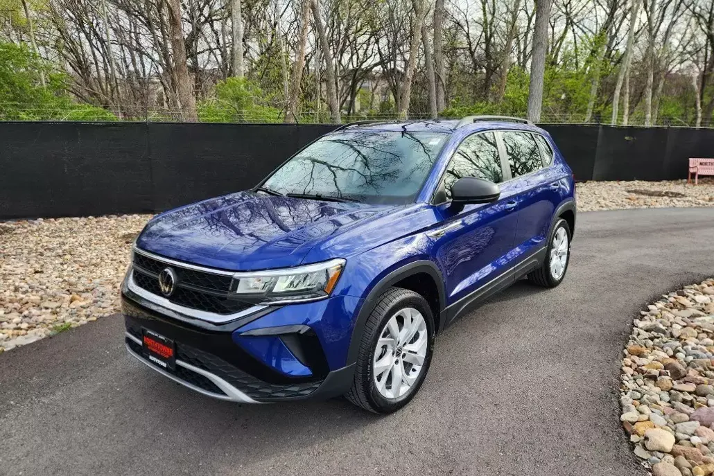2023 Volkswagen Taos S photo 1