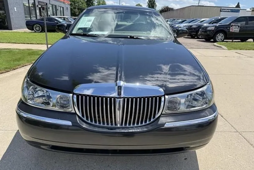 2001 Lincoln Town Car Cartier photo 1