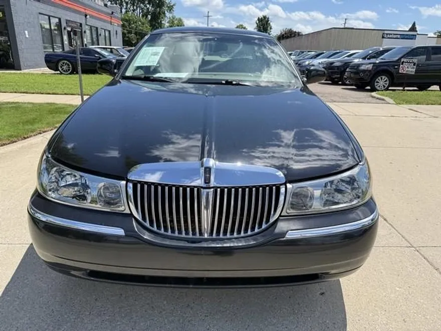 2001 Lincoln Town Car Cartier photo 1