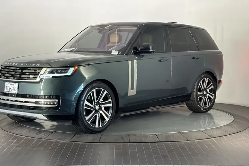 2023 Land Rover Range Rover SE photo 1