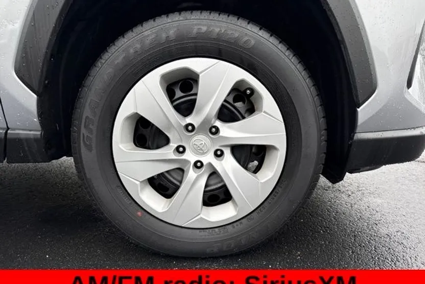 2024 Toyota RAV4 LE photo 1