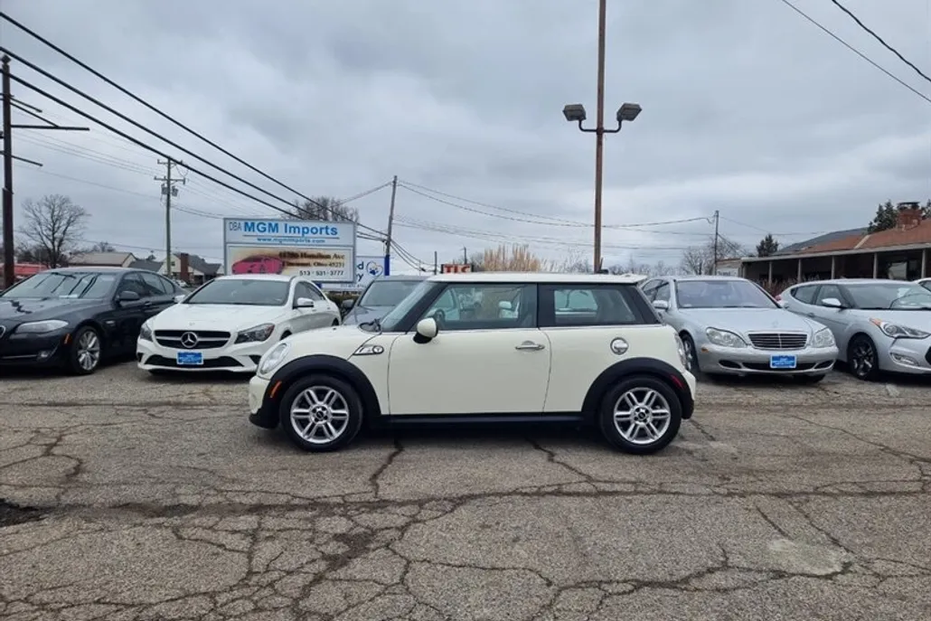 2013 Mini Cooper S Hardtop 2 Door photo 1