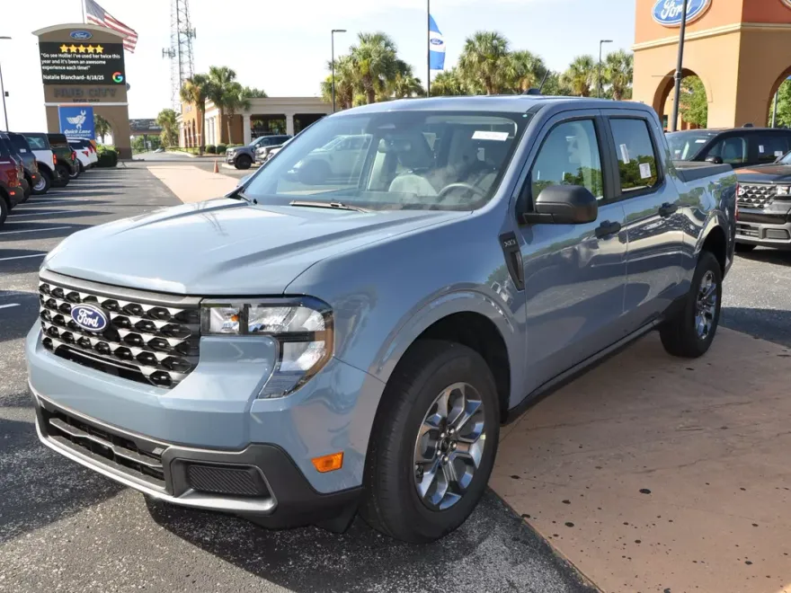 2025 Ford Maverick XLT photo 1
