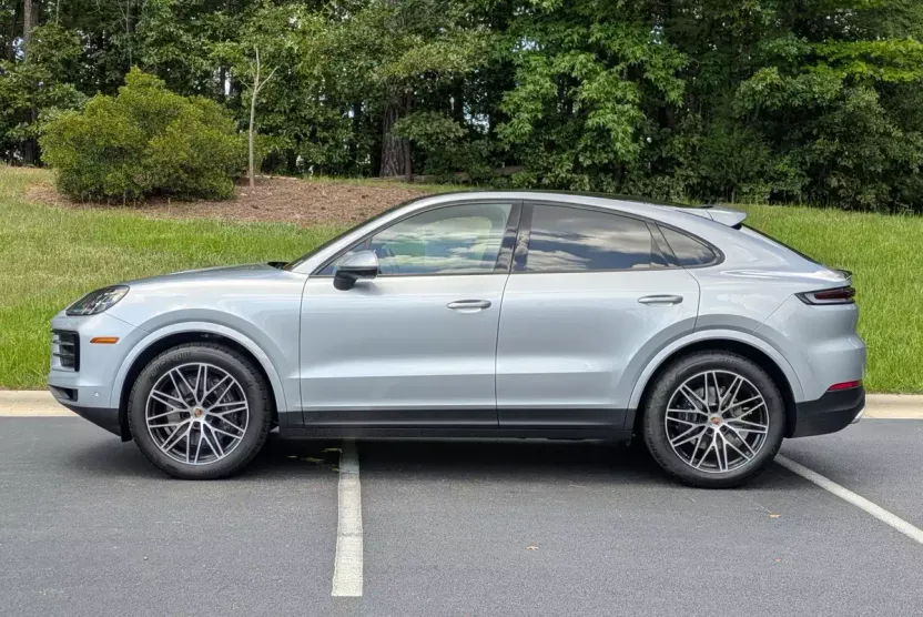 2025 Porsche Cayenne Coupe photo 1