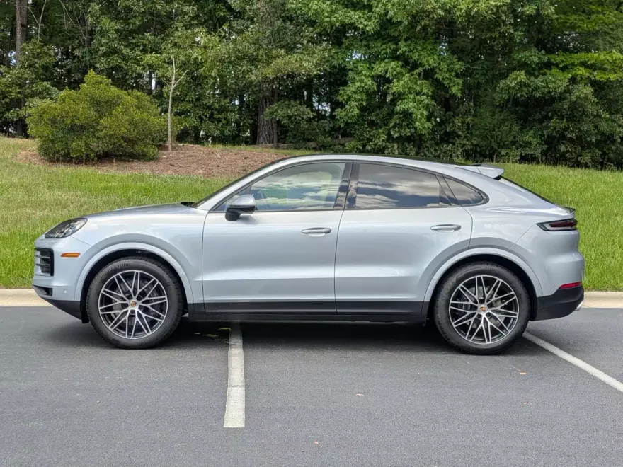 2025 Porsche Cayenne Coupe photo 1