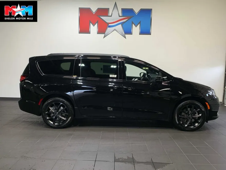 2026 Chrysler Pacifica Limited photo 1