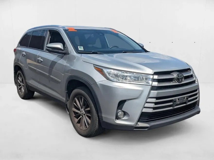 2019 Toyota Highlander XLE photo 1