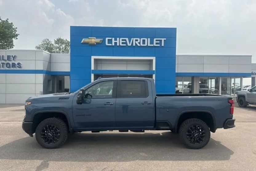 2025 Chevrolet Silverado 2500HD LTZ photo 1