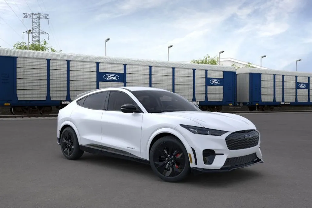 2025 Ford Mustang Mach-E GT photo 1
