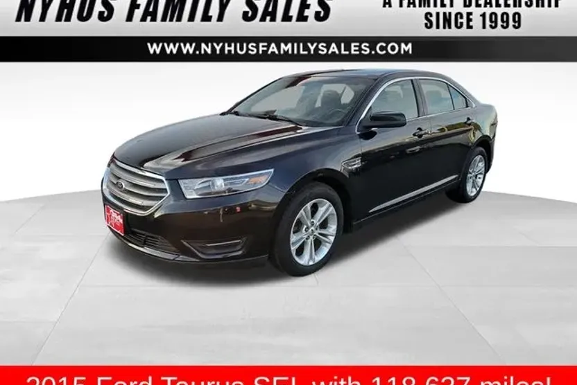 2015 Ford Taurus SEL photo 1