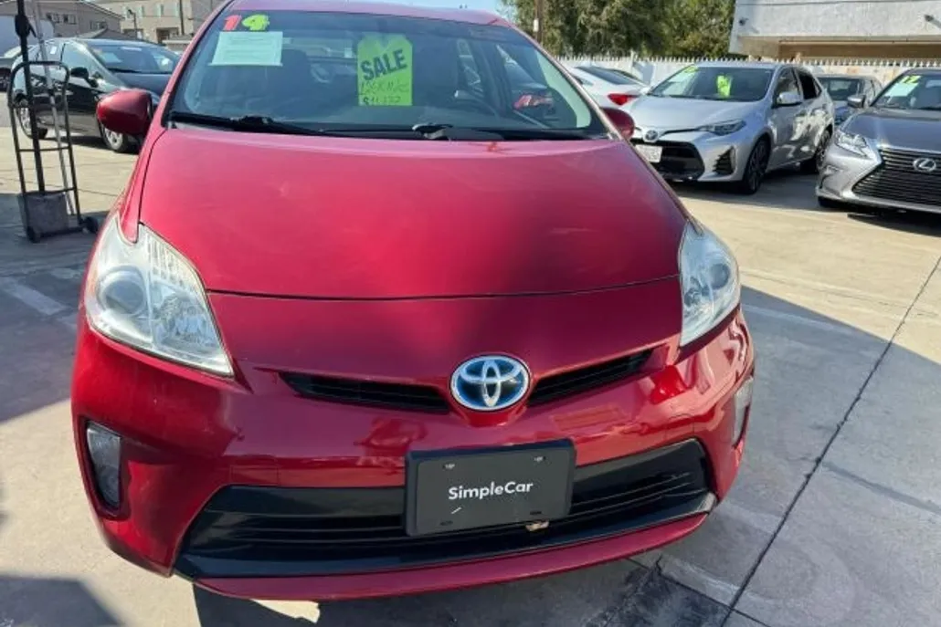 2014 Toyota Prius Four photo 1