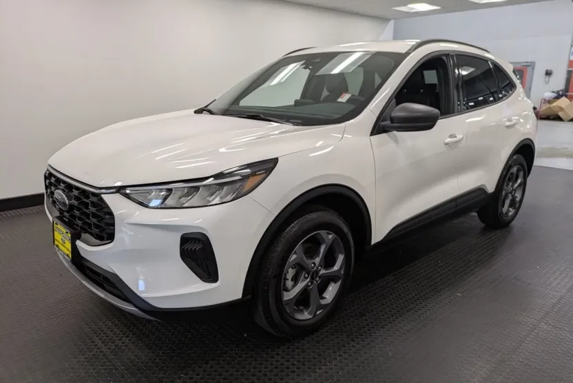 2025 Ford Escape ST-Line photo 1