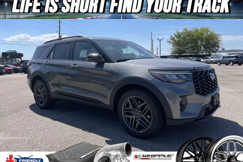 2025 Ford Explorer ST-Line photo 1