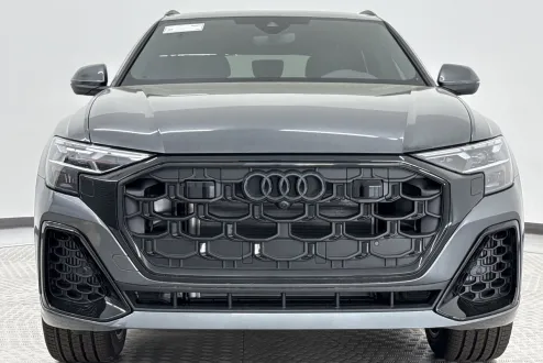 2025 Audi Q8 55 Premium Plus photo 2