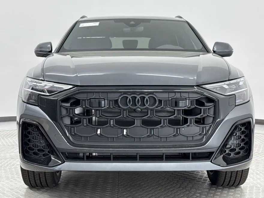 2025 Audi Q8 55 Premium Plus photo 2