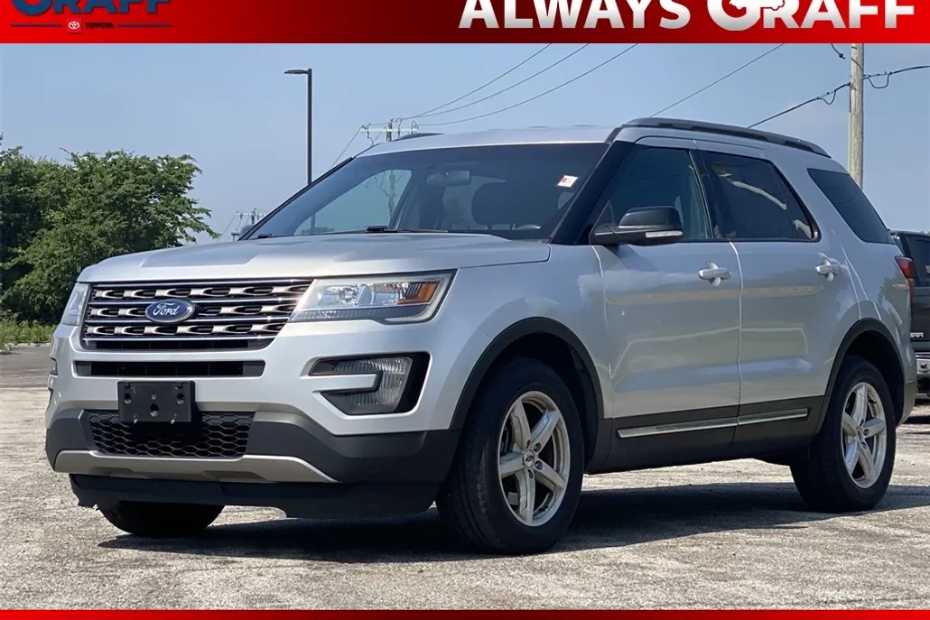 2016 Ford Explorer XLT photo 1