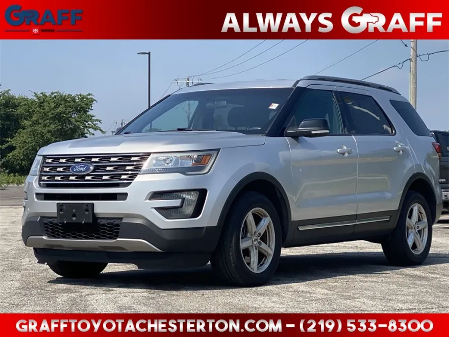 2016 Ford Explorer XLT photo 1