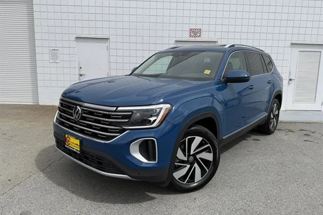 2025 Volkswagen Atlas SEL photo 1