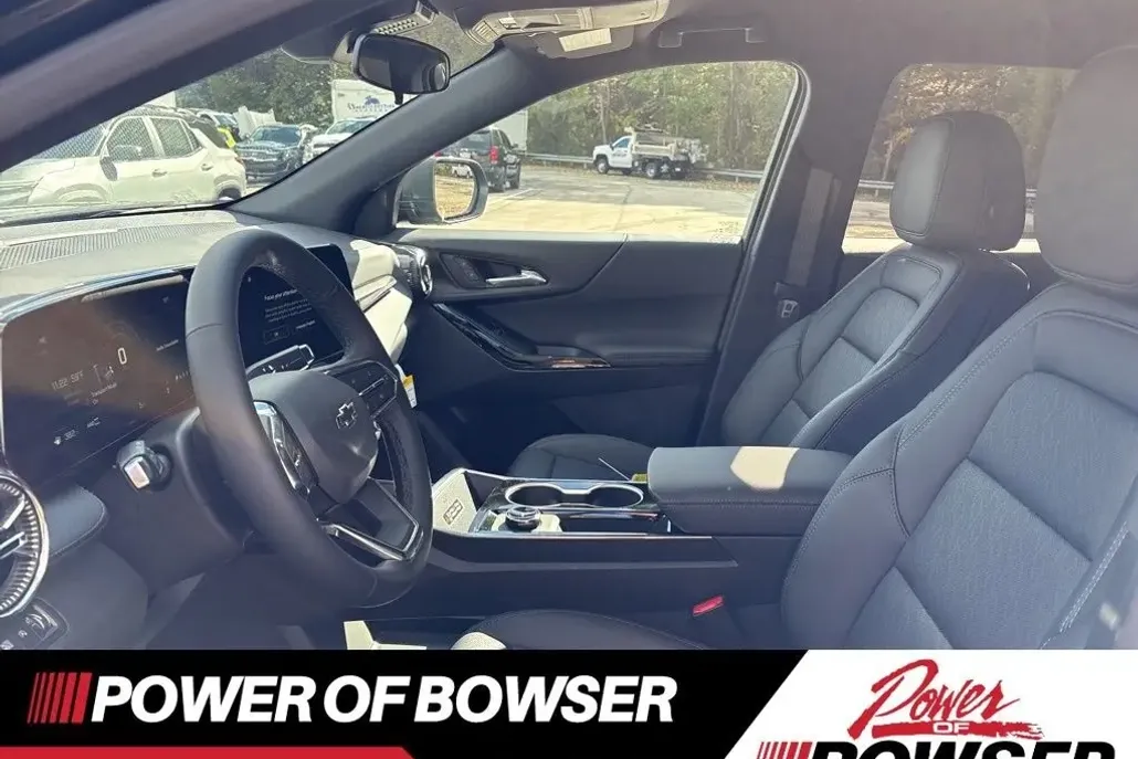 2026 Chevrolet Equinox LT photo 1