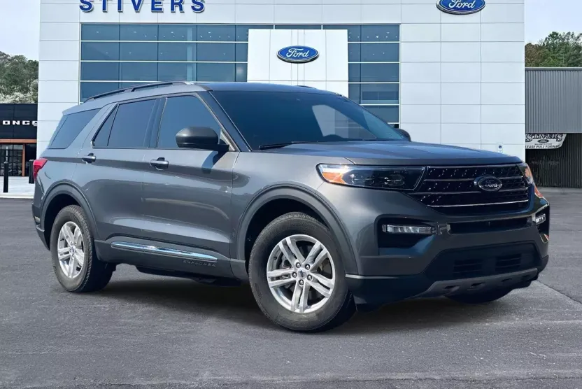 2021 Ford Explorer XLT photo 1