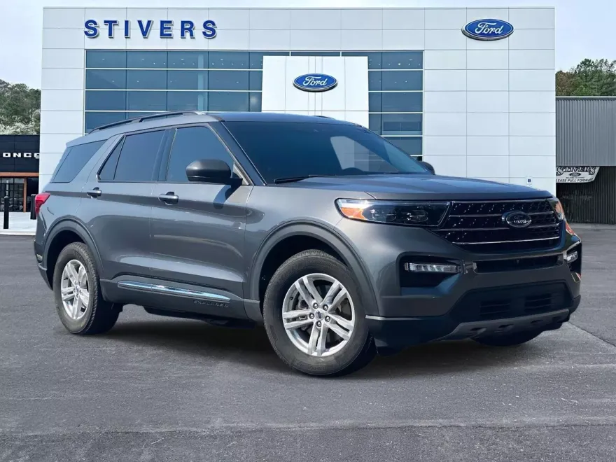 2021 Ford Explorer XLT photo 1