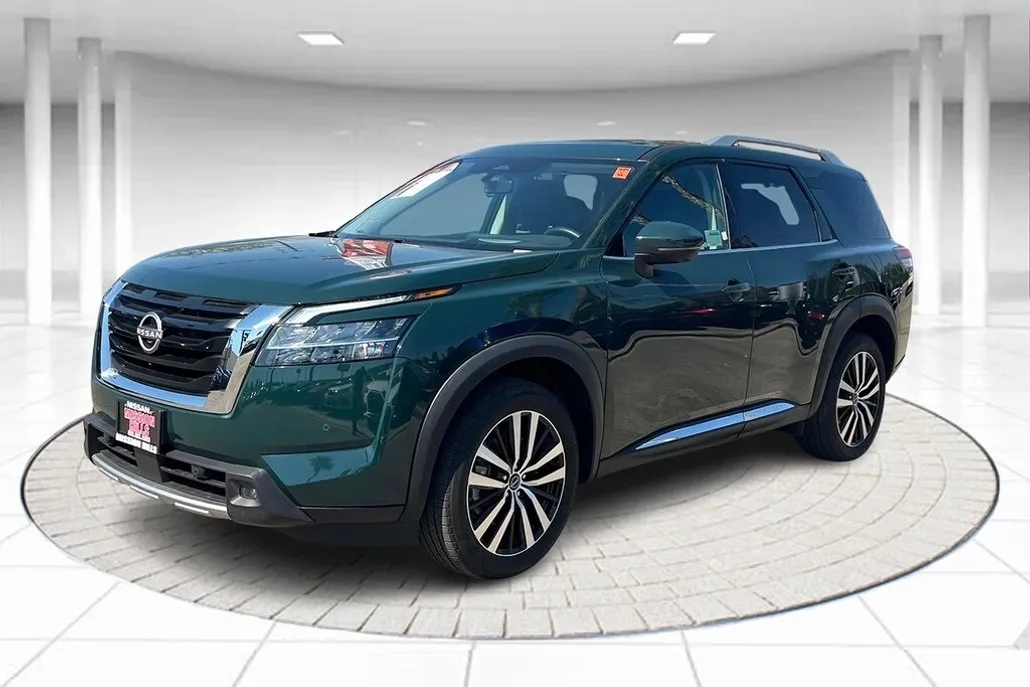 2023 Nissan Pathfinder Platinum photo 1