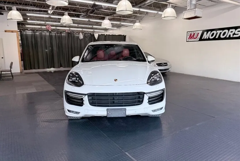 2016 Porsche Cayenne GTS photo 1