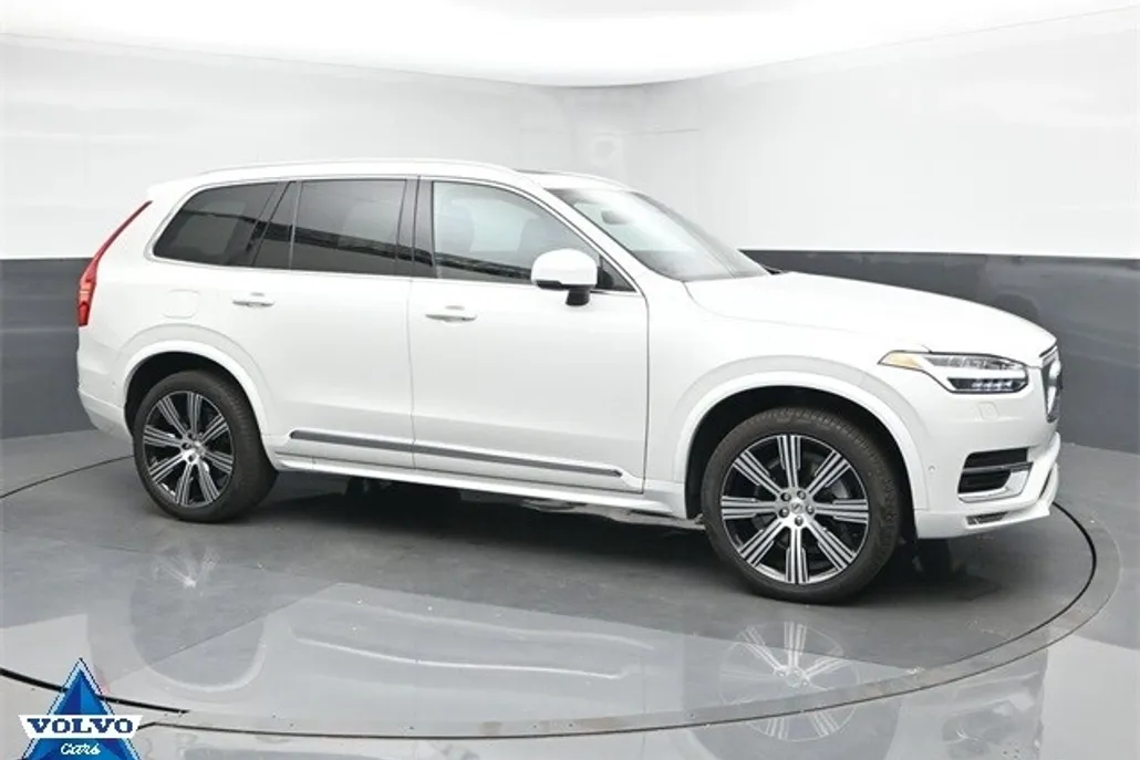 2024 Volvo XC90 Plus photo 1