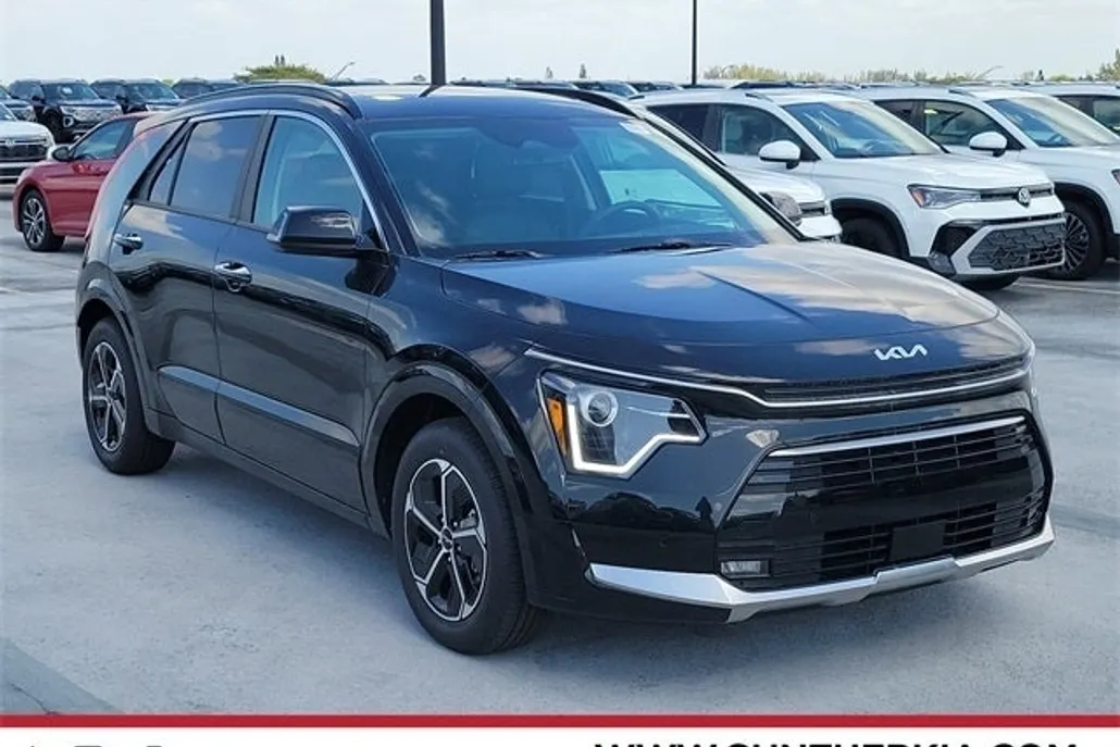 2025 Kia Niro SX photo 1