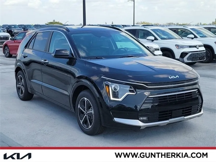 2025 Kia Niro SX photo 1